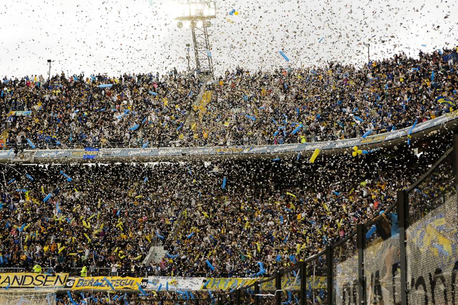 La 10/a giornata del Torneo Final mette di fronte Boca Juniors vs River Plate 1-2. Il River Plate espugna la “Bombonera” dopo dieci anni. Decidono il 348 Superclsico le reti di Lanzini e Funes Mori. In mezzo, l’inutile e splendida punizione di Riquelme che aveva illuso Bianchi e il popolo Xeneizes (Ap) 